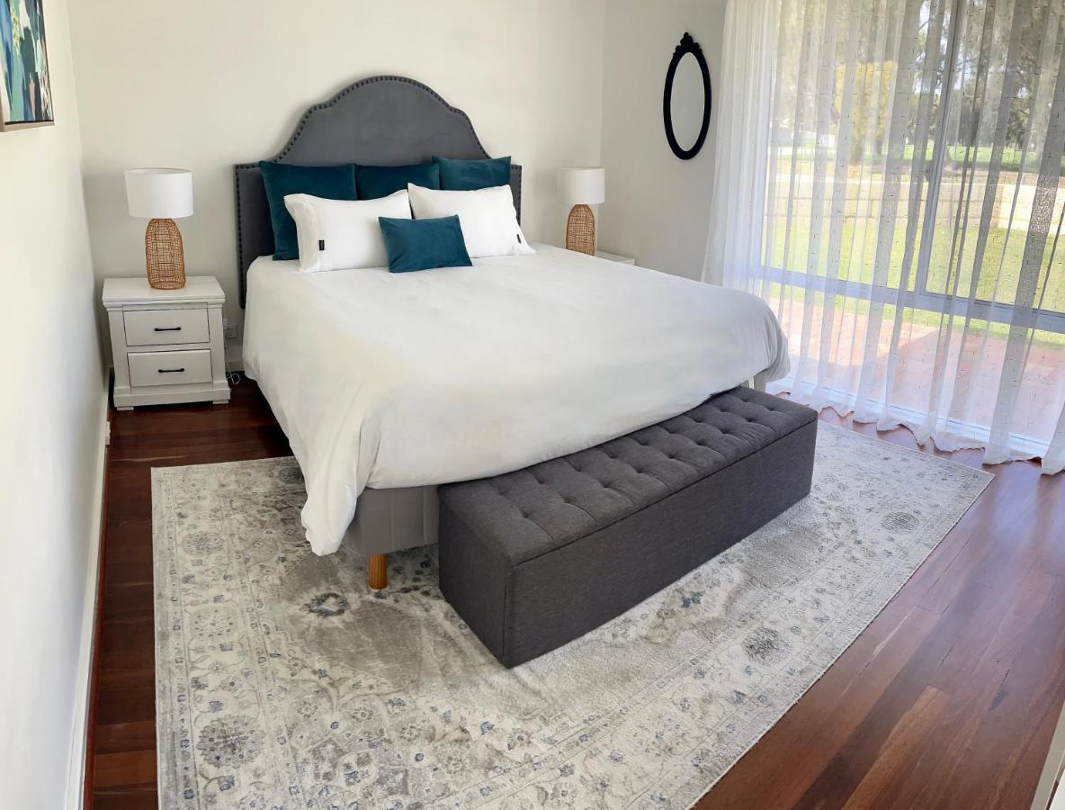The Parkview Retreat Villa Рокингам Екстериор снимка